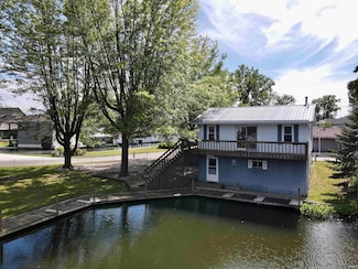 8190 E Sunrise Dr, Syracuse, IN 46567