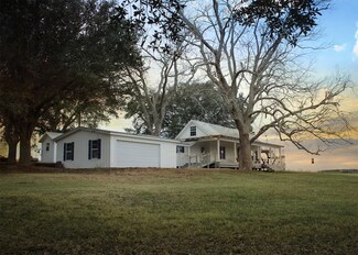 3200 Us Highway 77a S, Yoakum, TX 77995