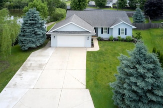 1567 Meadow Heights Cir, Neenah, WI 54956