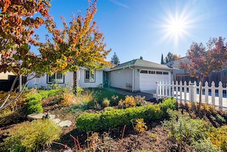 772 Jaquelyn St, Ashland, OR 97520
