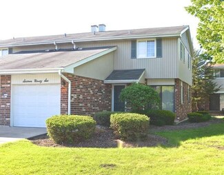 1696 Darwin Ct, Wheaton, IL 60189
