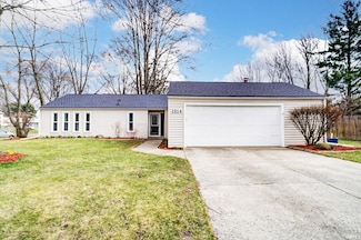 1914 Bear Paw Dr, Fort Wayne, IN 46815