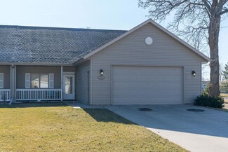 2201 White Oak Dr, North Mankato, MN 56003