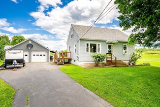 26 Middle Rd, Fairfield, ME 04937