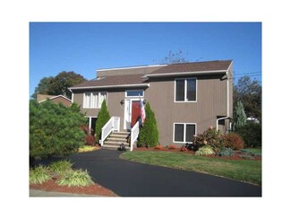 26 Stephanie Ct, Warwick, RI 02889