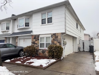 41 Yucca Dr, Staten Island, NY 10312