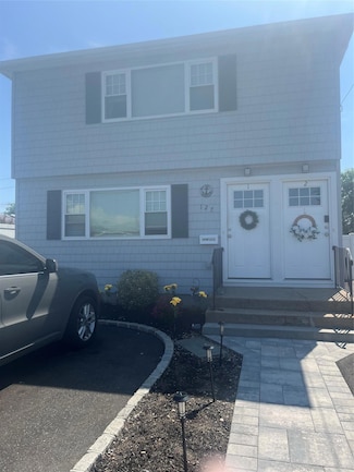 127 Quebec Rd, Island Park, NY 11558