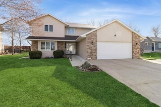 216 Summit Dr, Story City, IA 50248