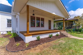 223 S Main St, Oakland City, IN 47660