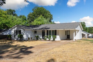 1860 Brookhaven Dr, Southaven, MS 38671