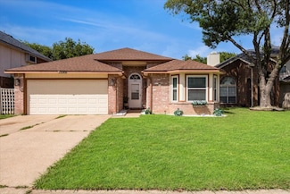 2305 Bennington Dr, Arlington, TX 76018