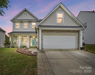 2324 Oakdale Creek Ln, Charlotte, NC 28216