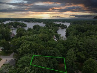 328 Shore Dr, Salem, NH 03079