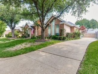 6724 Castle Creek Dr, Fort Worth, TX 76132