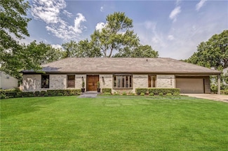 9304 Mohawk Ln, Leawood, KS 66206