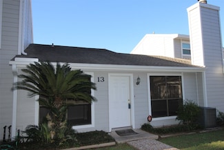 13 Hideaway Dr, Friendswood, TX 77546