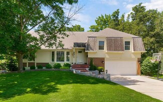 8911 W 104th St, Overland Park, KS 66212