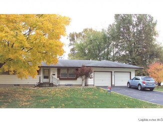 210 W B St, Alpha, IL 61413