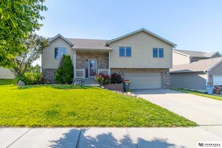 5720 Cavvy Rd, Lincoln, NE 68516