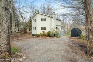 1013 Rob Roy Dr, Tobyhanna, PA 18466