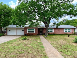 1206 Crenwelge Dr, Fredericksburg, TX 78624