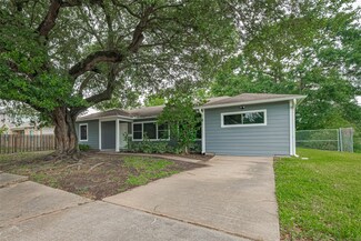 7702 Darnay Dr, Houston, TX 77033