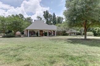 204 Cherokee Cir, Sunset, LA 70584