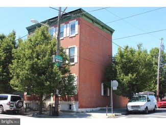 618 N 40th St, Philadelphia, PA 19104