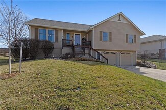 2721 S Coachman Dr, Independence, MO 64055