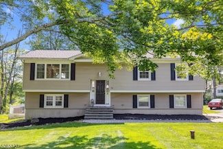 26 Robert St, Flanders, NJ 07836