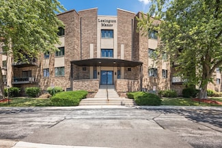 7100 W 95th St Unit 110, Oak Lawn, IL 60453