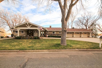 135 Fairlawn Ave E, Winsted, MN 55395