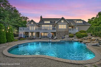 564 Quail Ridge Ln, Stroudsburg, PA 18360