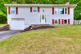57 Westwood Dr, Sturbridge, MA 01566