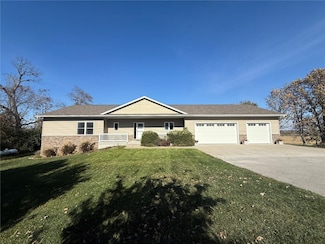 3873 Greens Grove Rd, Center Point, IA 52213