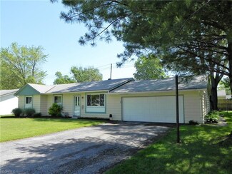 6097 Magnolia Dr, Mentor On the Lake, OH 44060