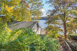2102 Lakeside Dr W, Highland Lakes, NJ 07422