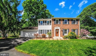 9220 Burnetta Dr, Annandale, VA 22003