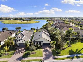 2787 Aviamar Cir, Naples, FL 34114