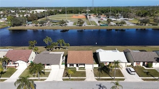 2376 SE Brekenridge Cir, Port Saint Lucie, FL 34952