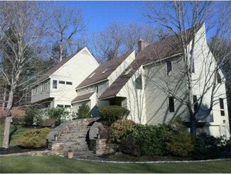 5 Grand Hill Dr, Dover, MA 02030
