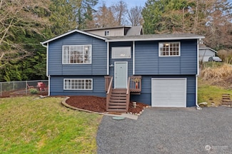 7915 NE Beachwood Ave, Poulsbo, WA 98370
