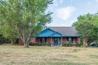 715 E McKennon Rd, Calera, OK 74730