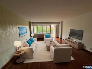 1203 River Rd Unit 1D, Edgewater, NJ 07020