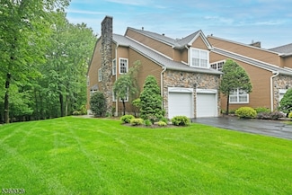 54 Hunter Rd S, North Haledon, NJ 07508