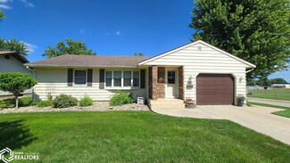 1009 S Grant St, Lake Mills, IA 50450