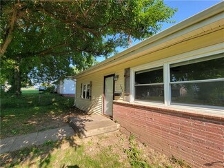 606 E McKissock St, Knob Noster, MO 65336