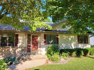 1709 S Schmidt Ave, Marshfield, WI 54449