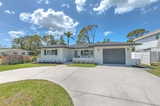 110 8th St, Belleair Beach, FL 33786
