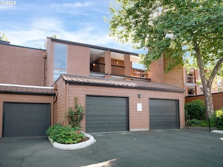 159 Oswego Summit Unit 159, Lake Oswego, OR 97035